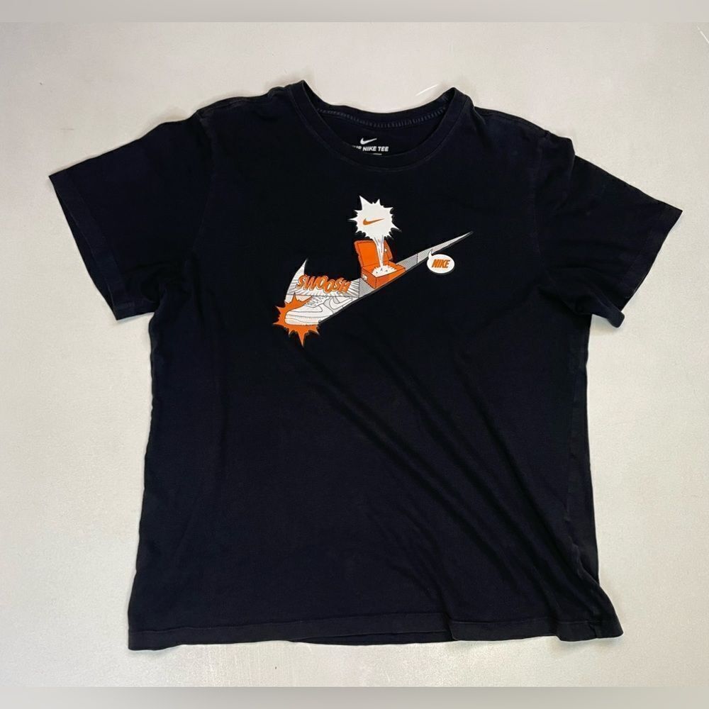 Nike Manga Swoosh Graphic T-shirt Men Large Black Short Sleeve CT6523 010